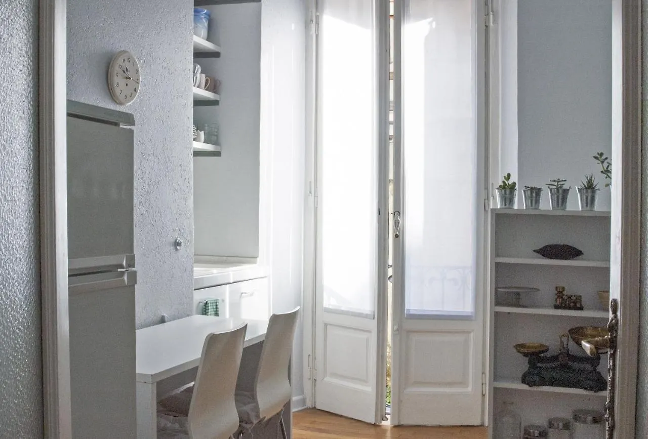 Liberty Two-Room Apartment In Porta Venezia Milan